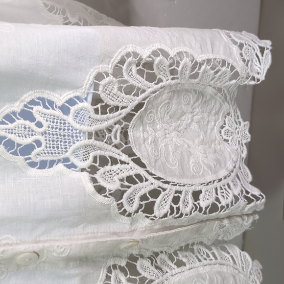 Gorgeous cotton lace top white on white embroidery with cut outs. - Picture 3 of 6